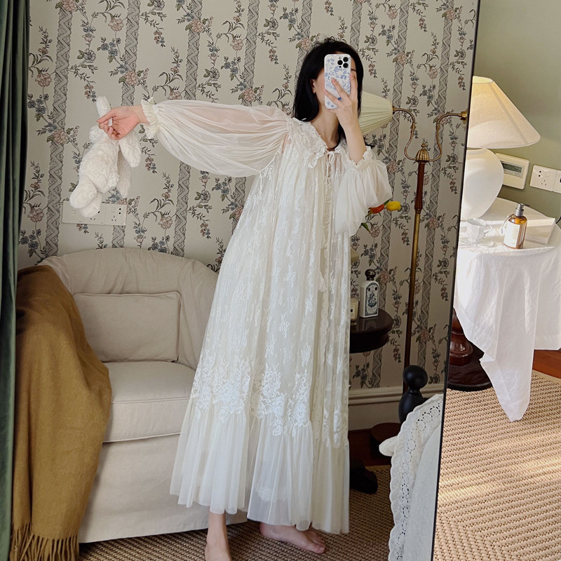 Vintage Luxury White Lace 2Pcs - đánh giá và giá Badminton Victory