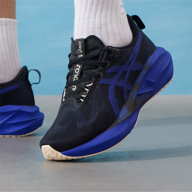 Asics NOVABLAST 5 Black Royal  - đánh giá và giá Badminton Victory