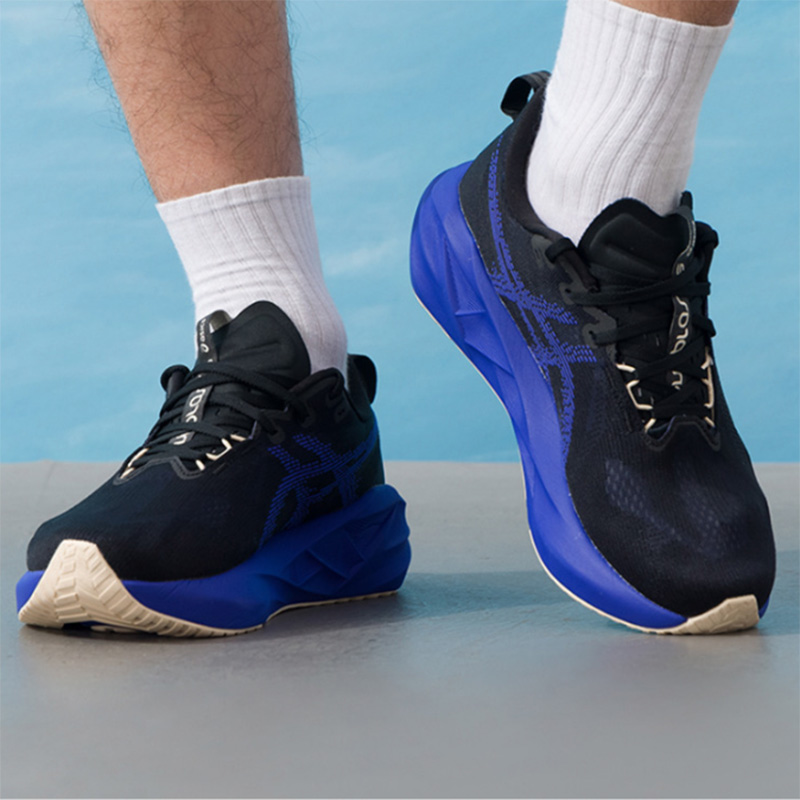 Asics NOVABLAST 5 Black Royal  - đánh giá và giá Badminton Victory